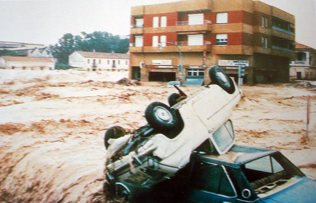 El sofisma de la imprevisibilidad de las inundaciones y la responsabilidad social de los expertos. Un análisis del caso español y sus alternativas